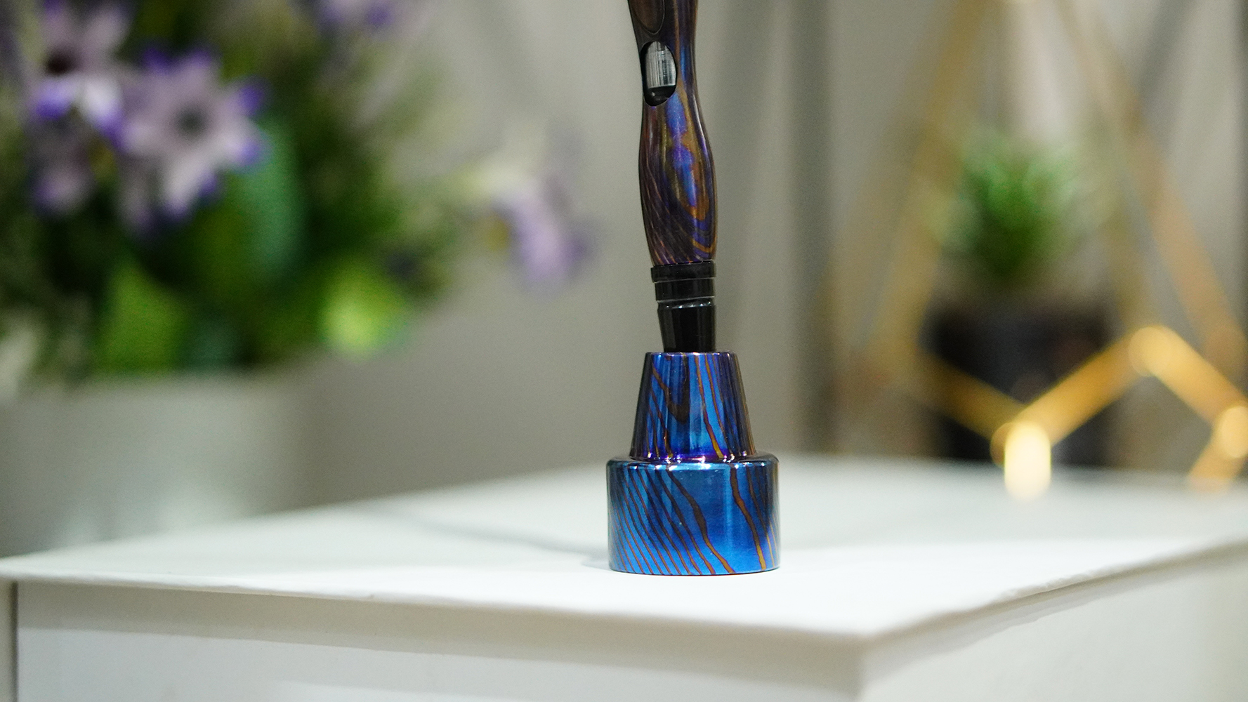 Black Timascus Ink Pen with Matching Timascus Stand - Image 2