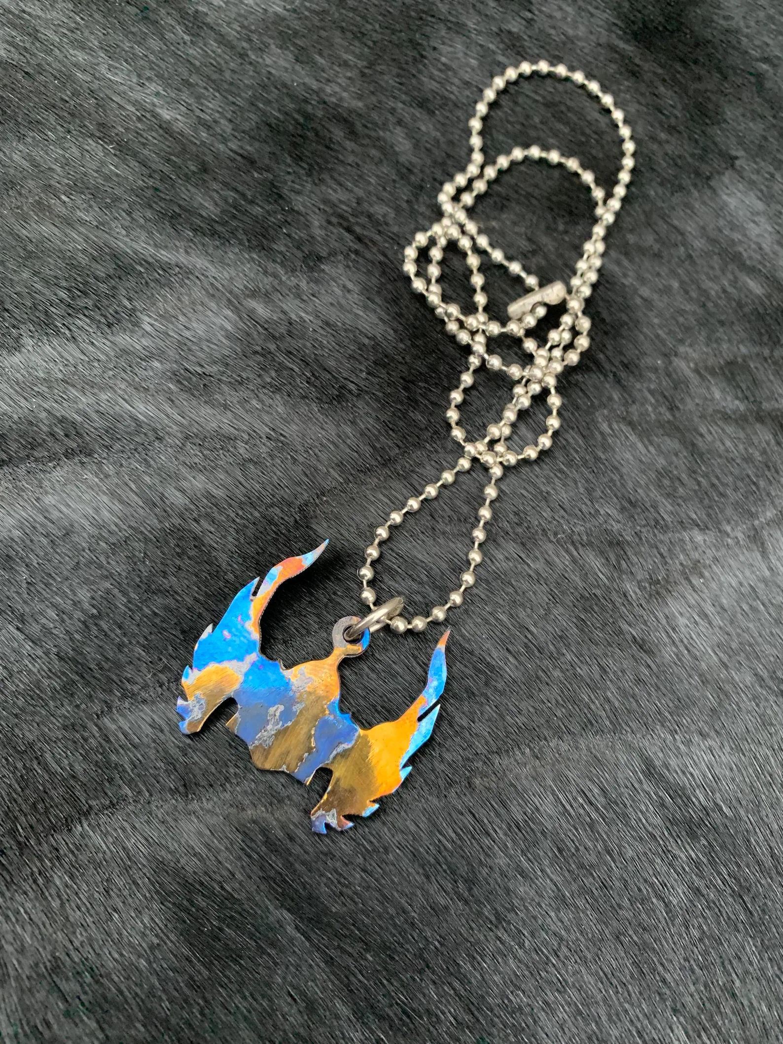 D&D Paladin Helmet Pendant | Niobium-Titanium - Image 3