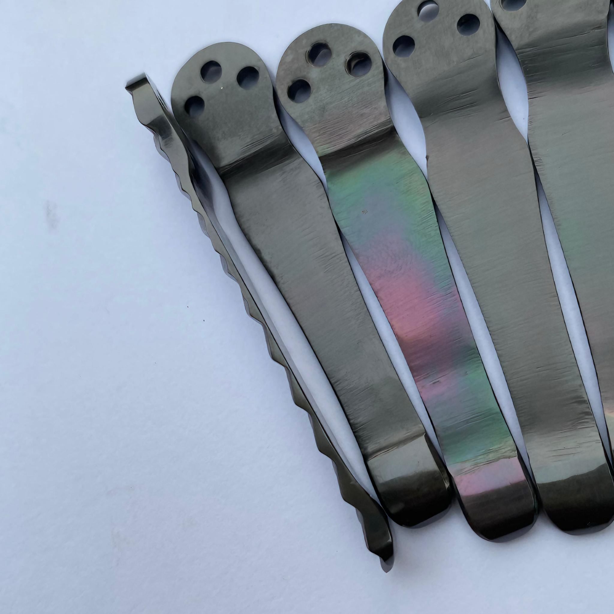 Spyderco PM2 Para 3 pocket clip pure zirconium 3D pattern heat anodised - Image 2