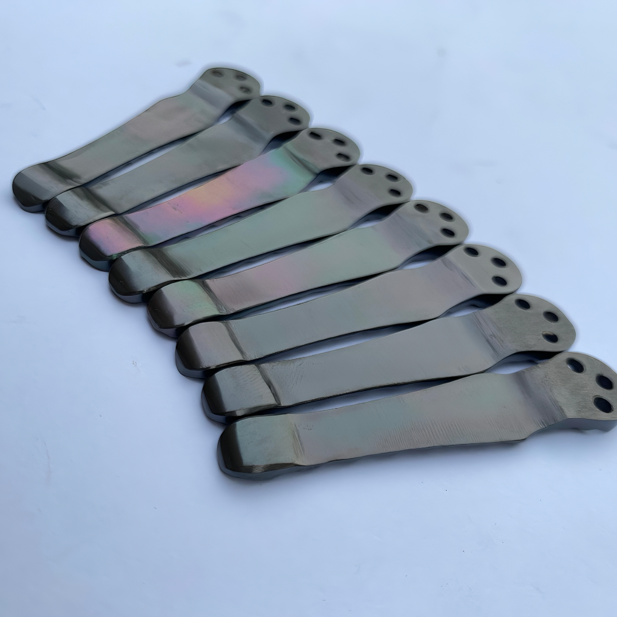 Spyderco PM2 Para 3 pocket clip pure zirconium 3D pattern heat anodised - Image 3